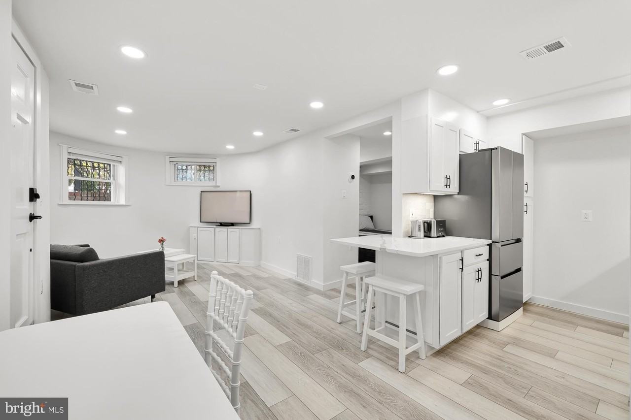 1821 19th St Nw Apt 1 #1 - Photo 2 of 24