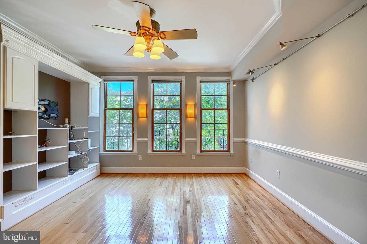 706 S Bond St - Photo 2 of 38