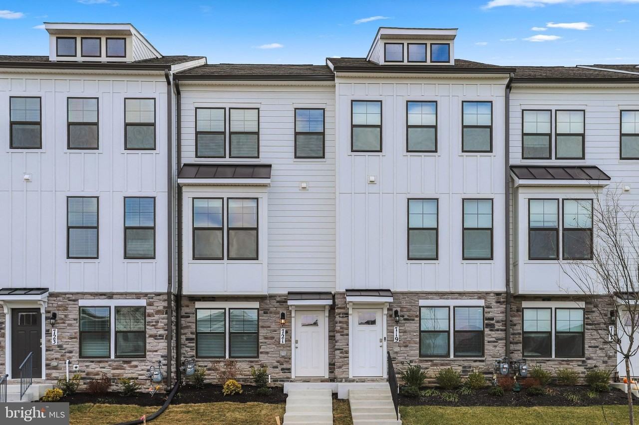 721 Courier Ln - Photo 2 of 50