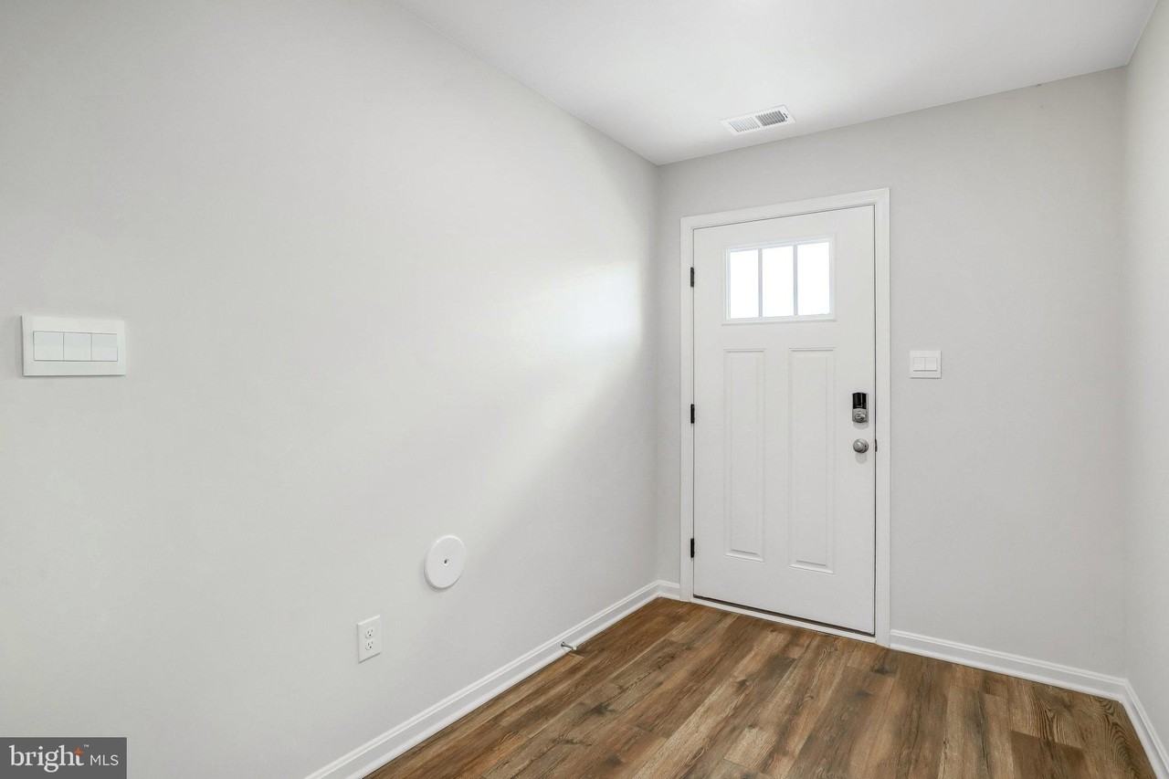 721 Courier Ln - Photo 5 of 50