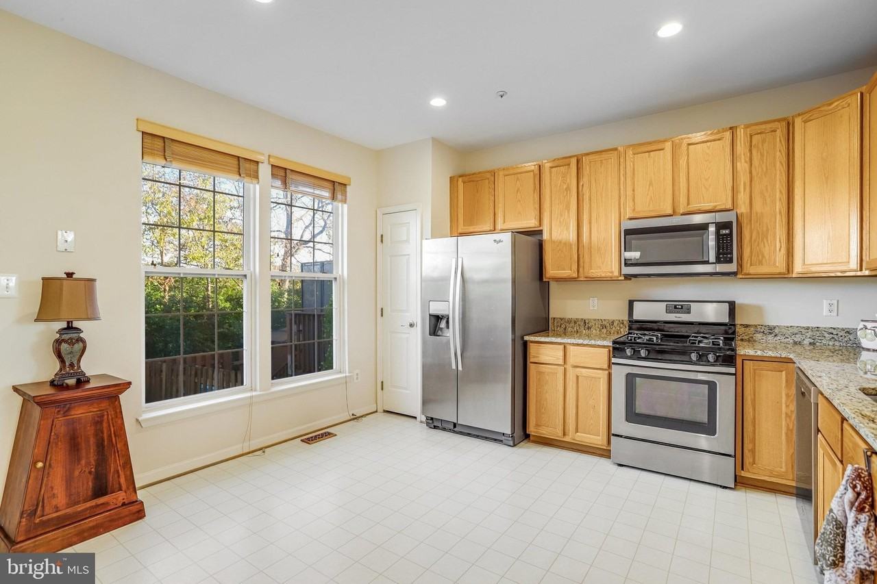 5520 Upshur Sq - Photo 5 of 50