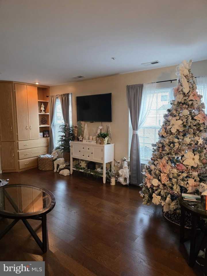 6007 Riverfront Dr - Photo 2 of 17