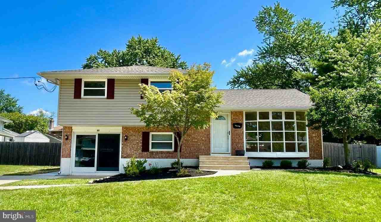 986 Sherbrook Cir - Photo 3 of 44