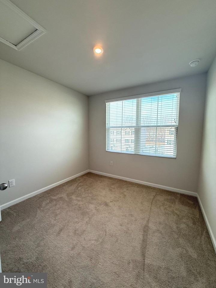 324 Comfort Rd - Photo 5 of 37