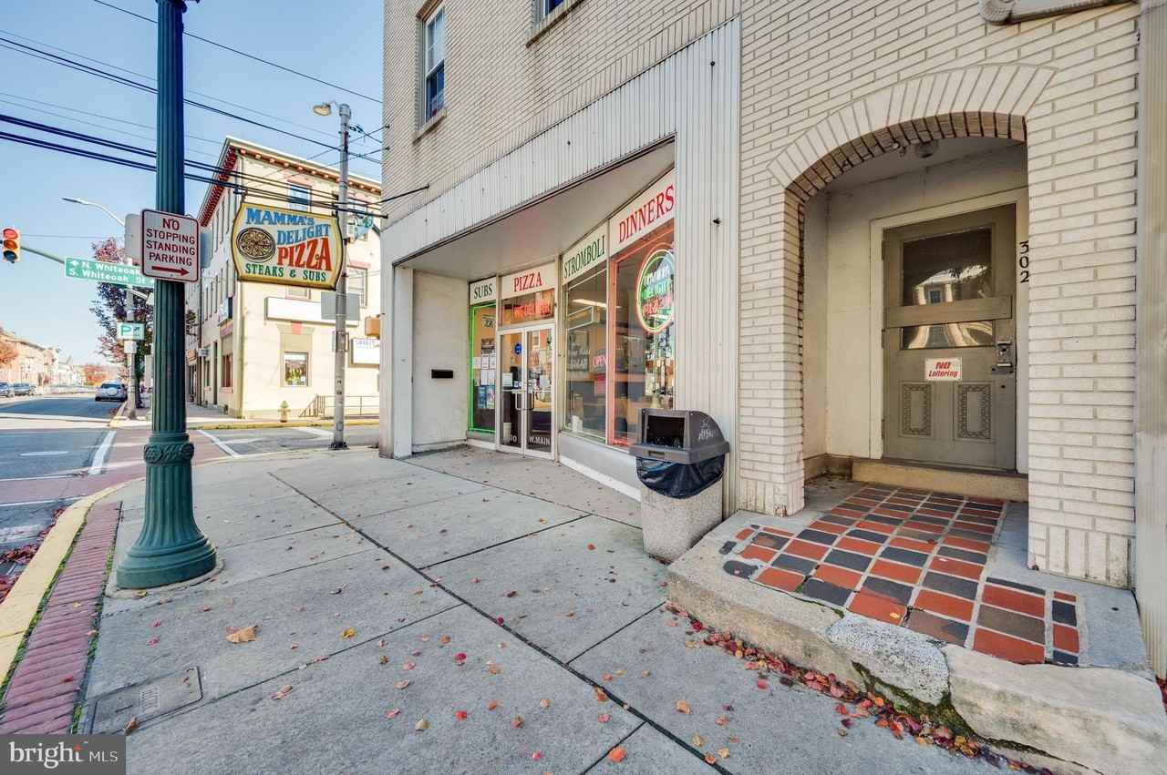 302 W Main St Apt 4 - Photo 3 of 37