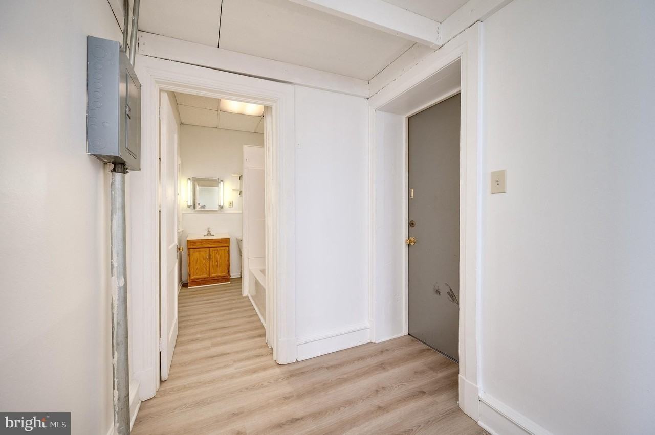 302 W Main St Apt 4 - Photo 4 of 37