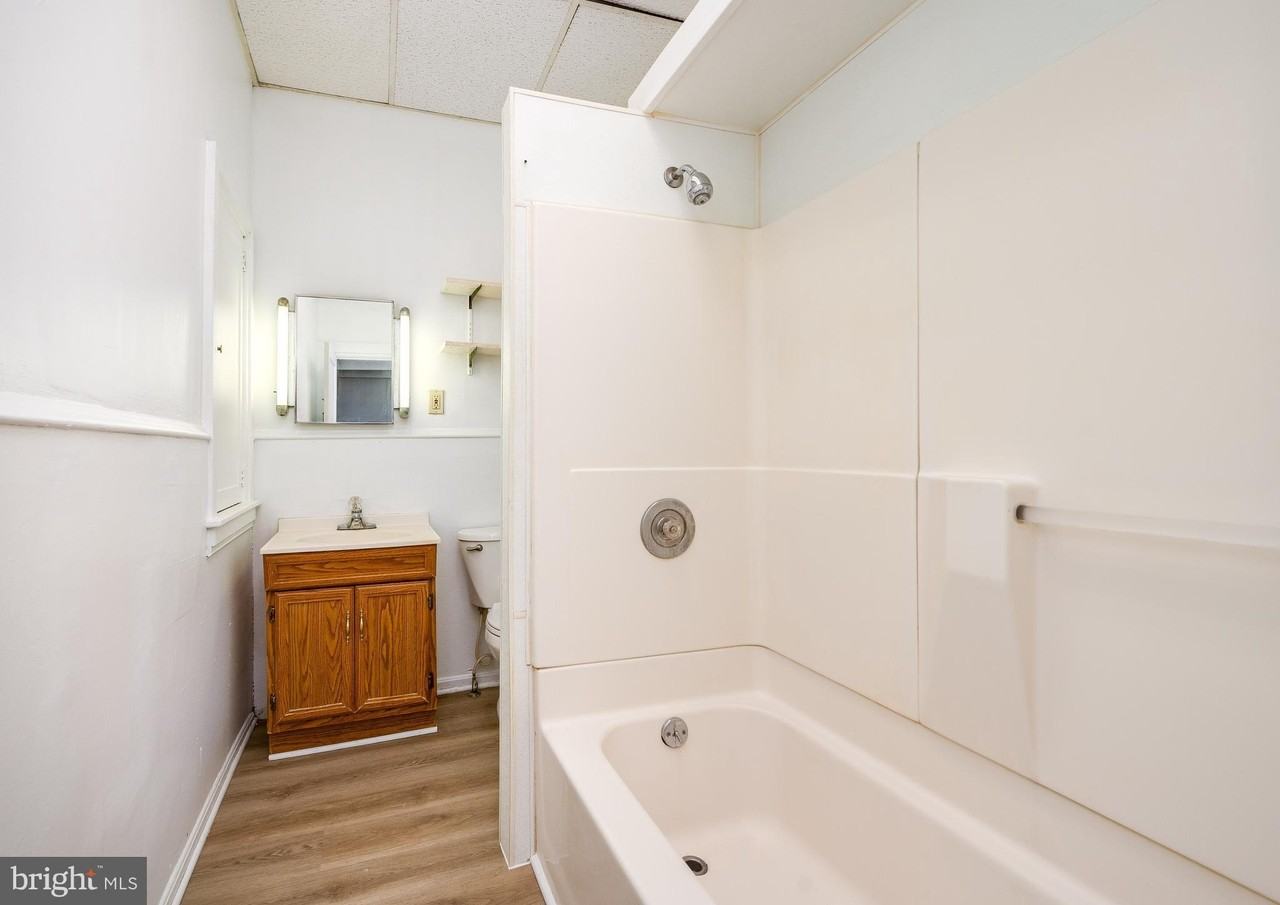 302 W Main St Apt 4 - Photo 5 of 37