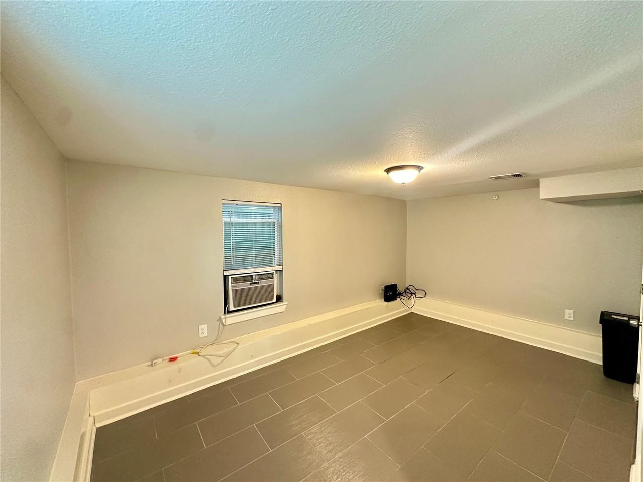 1304 Avenue N - Photo 5 of 15