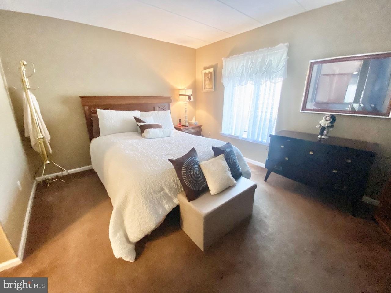 7 Sunbury Ct - Photo 7 of 12