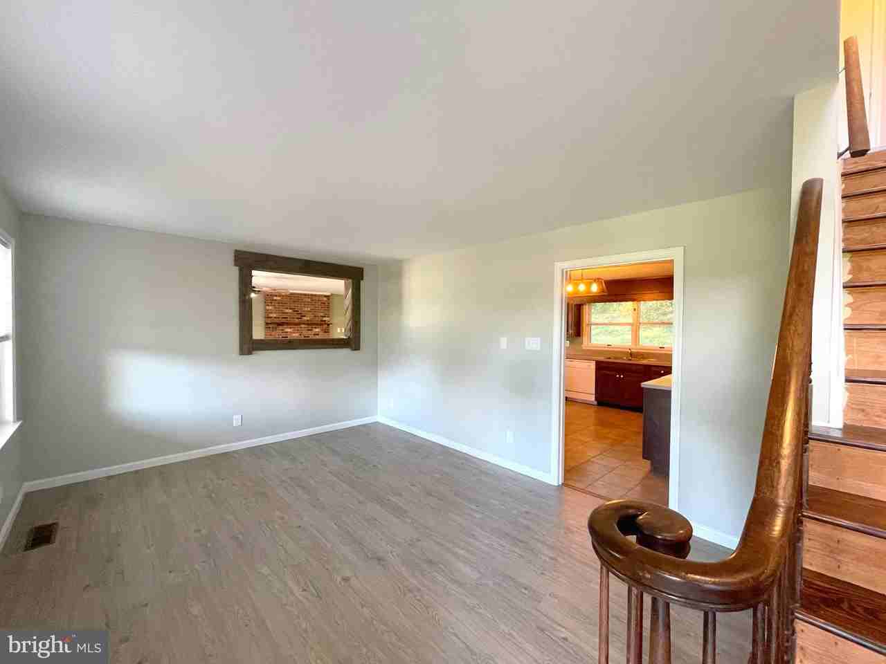 10960 Earnshaw Ln - Photo 2 of 35