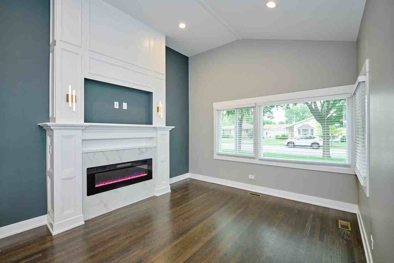 8926 Natoma Ave - Photo 3 of 48