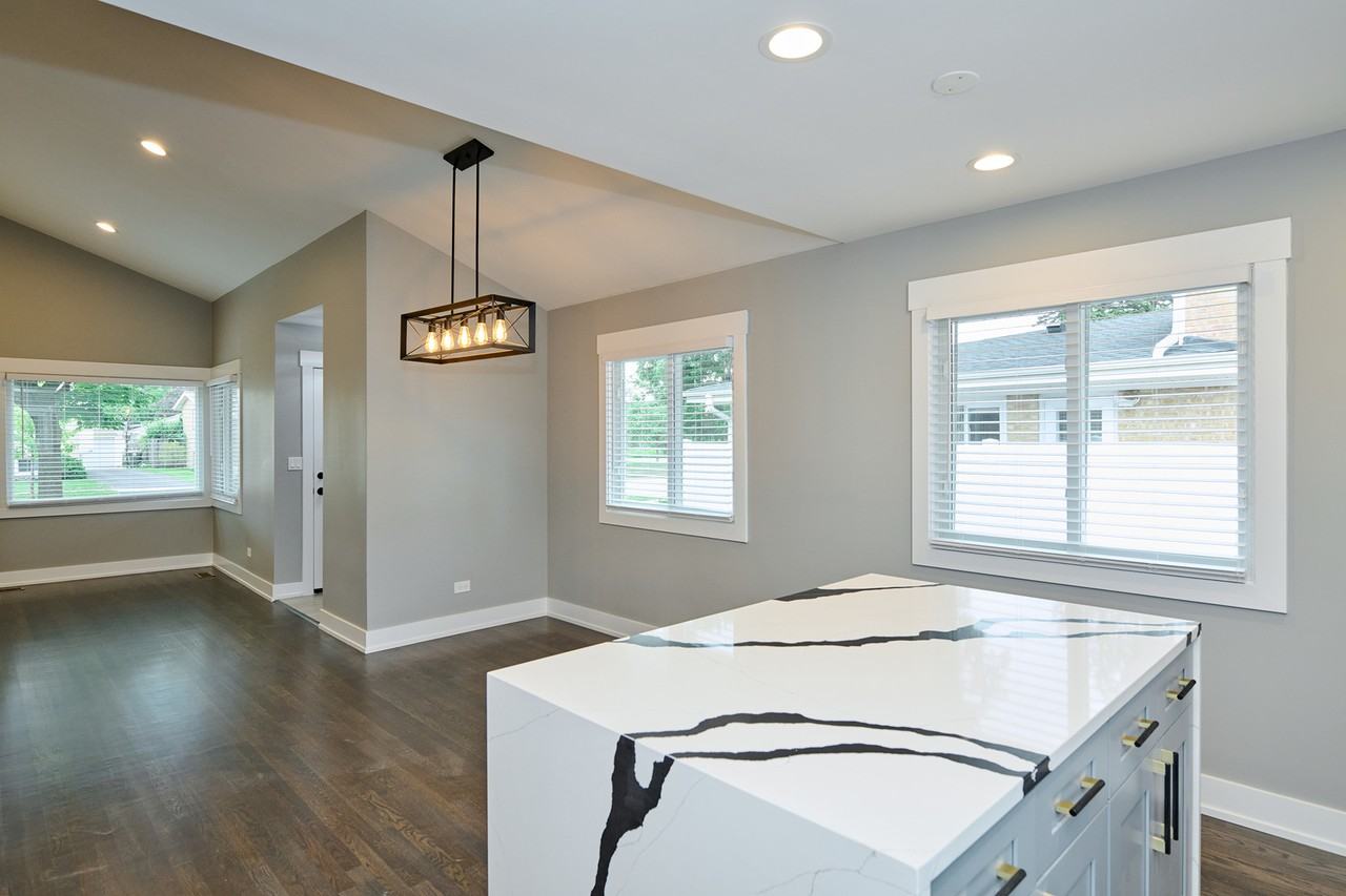 8926 Natoma Ave - Photo 4 of 48