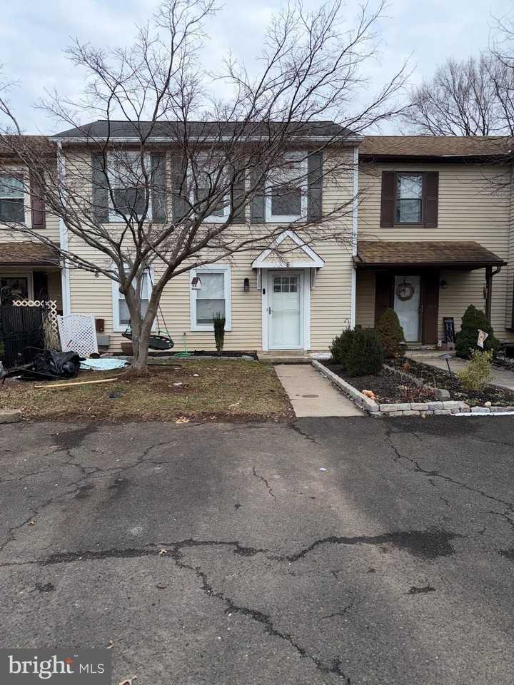 5 Churchill Cir - Photo 2 of 22