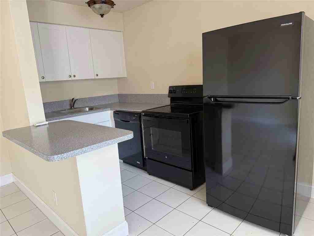 1219 Ne 14th Ave - Photo 4 of 16