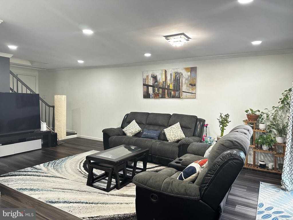 107 Thoreau Dr - Photo 2 of 39