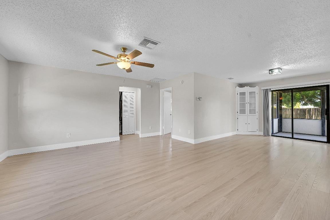 2251 Se Holland St - Photo 5 of 24