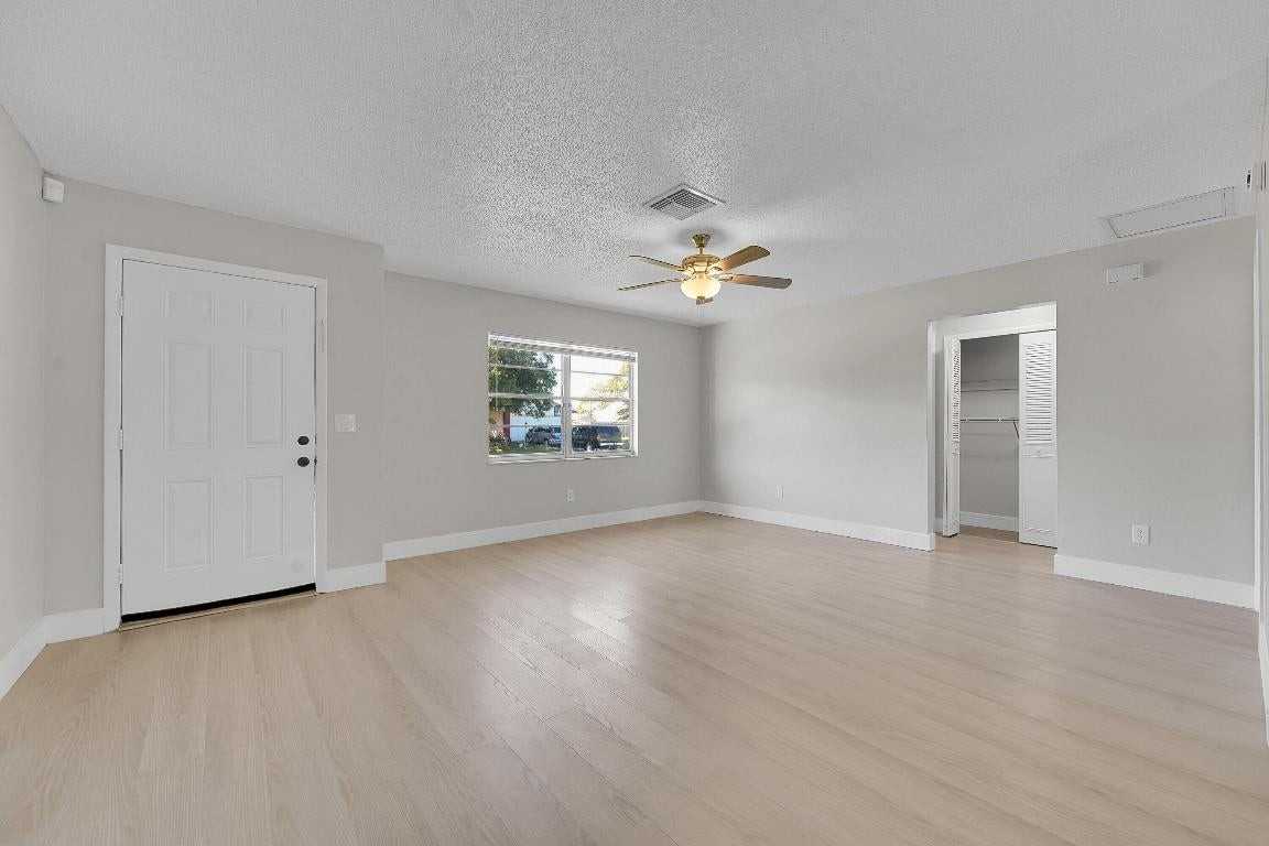 2251 Se Holland St - Photo 7 of 24