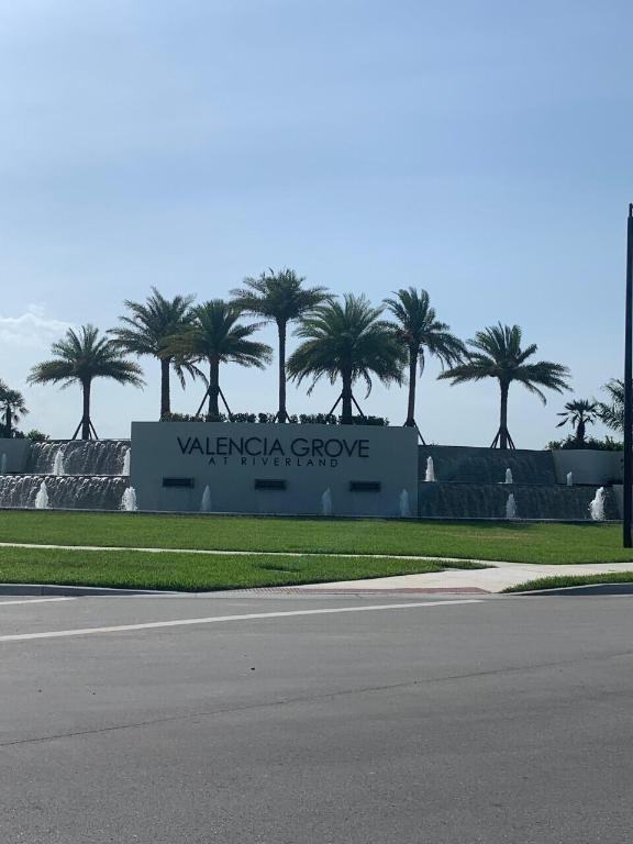 11643 Sw Moon River Way - Photo 3 of 38