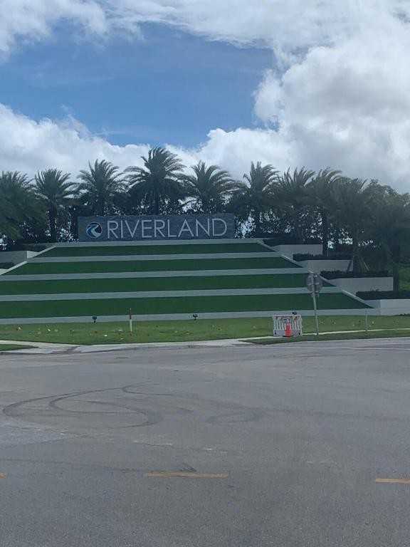 11643 Sw Moon River Way - Photo 4 of 38