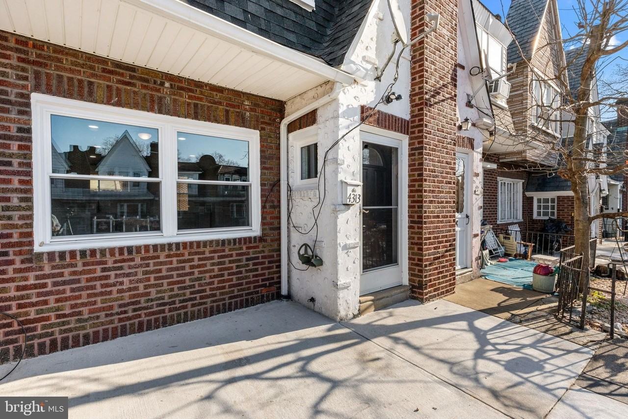 4313 Teesdale St - Photo 5 of 35