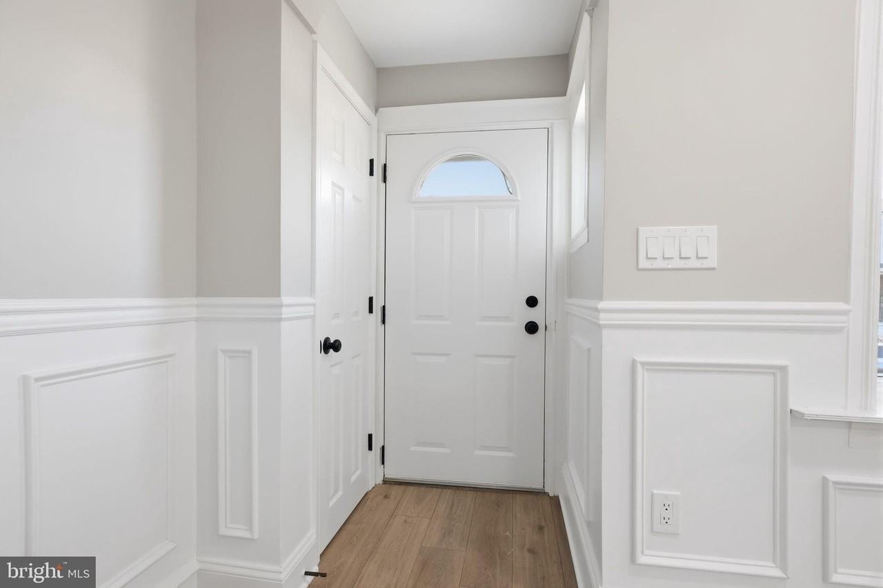 4313 Teesdale St - Photo 7 of 35