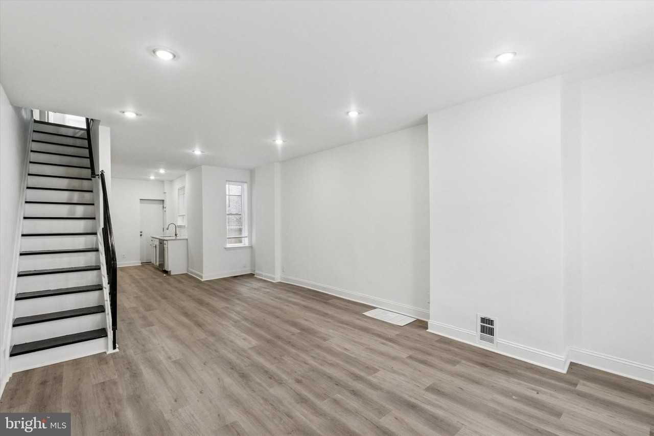 1761 N Newkirk St - Photo 5 of 17