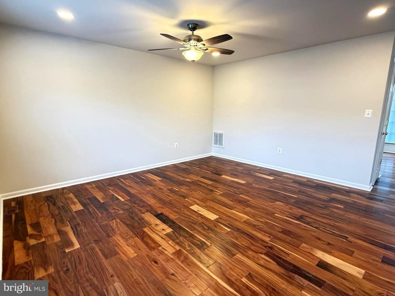 211 Eastside Ln - Photo 2 of 22