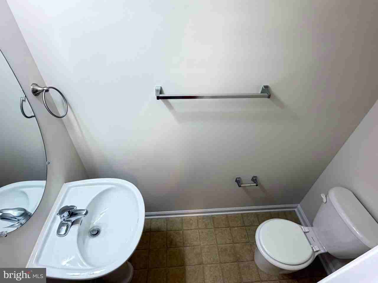 211 Eastside Ln - Photo 4 of 22