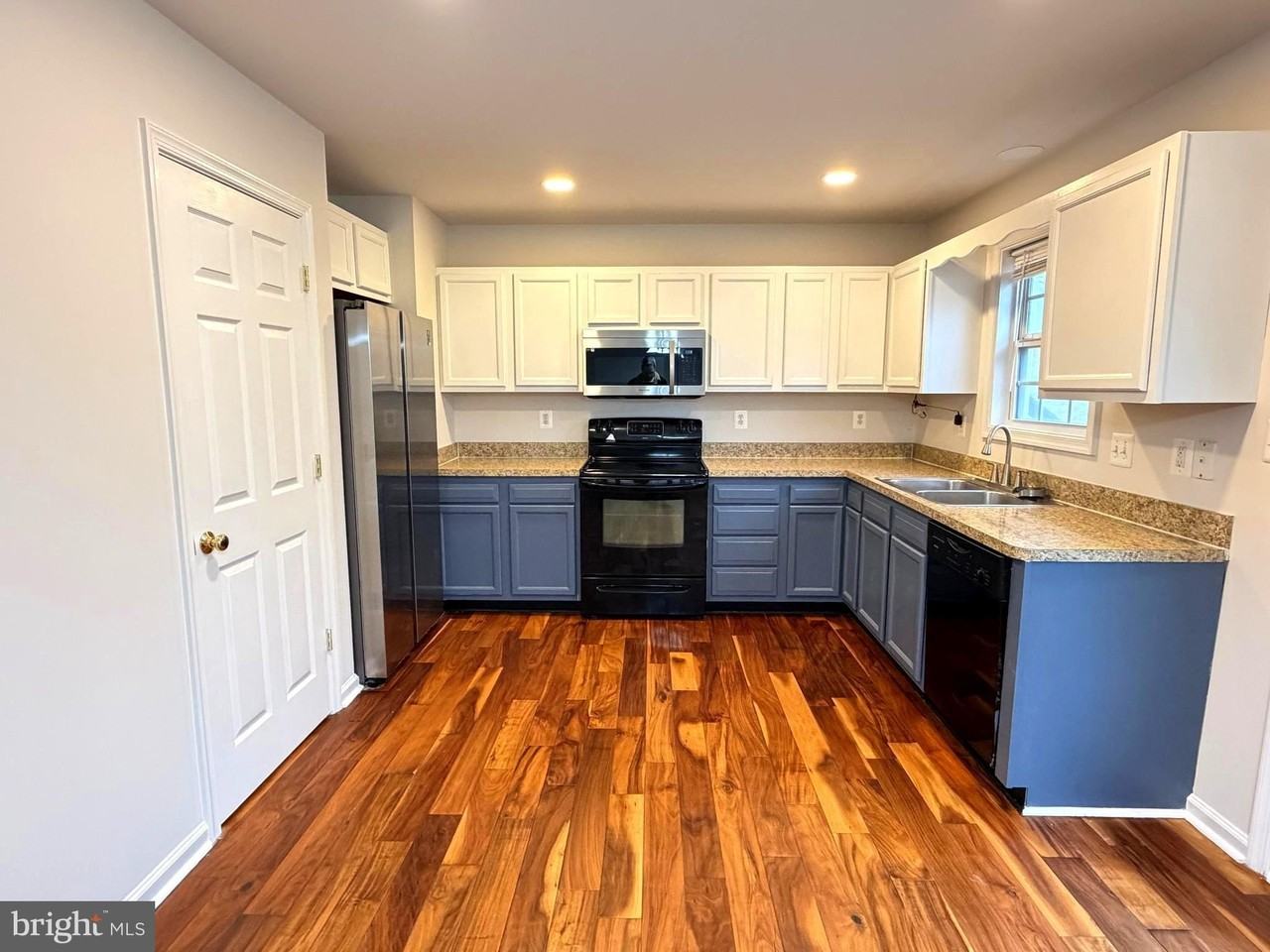 211 Eastside Ln - Photo 5 of 22