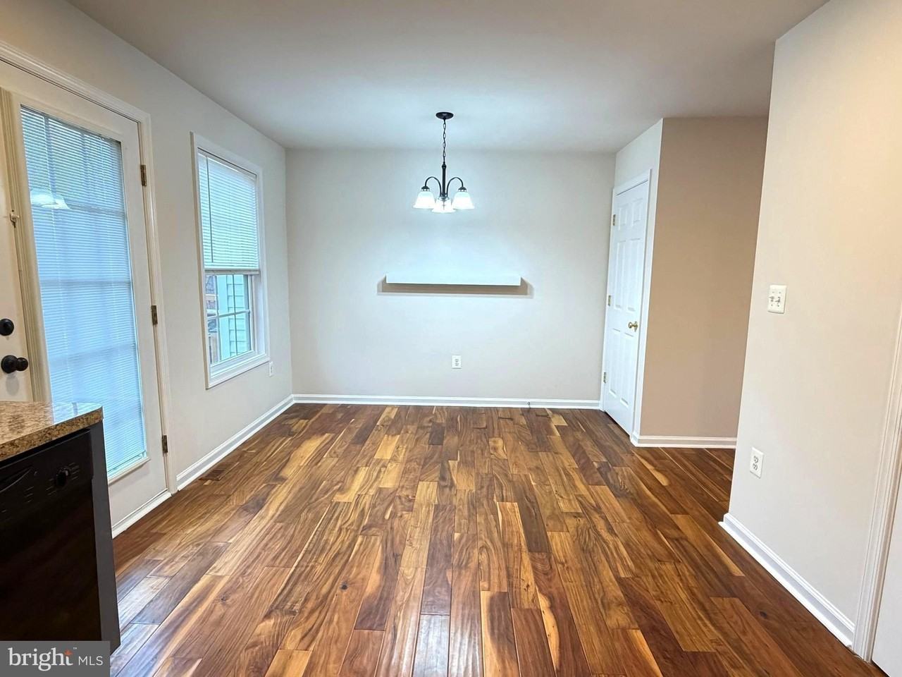 211 Eastside Ln - Photo 6 of 22