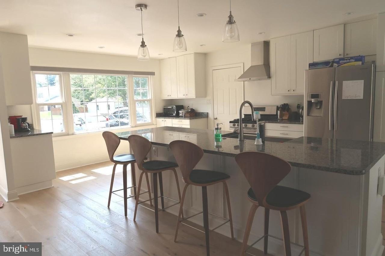 9530 Ashbourn Dr - Photo 3 of 33