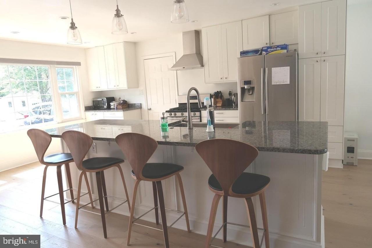 9530 Ashbourn Dr - Photo 4 of 33