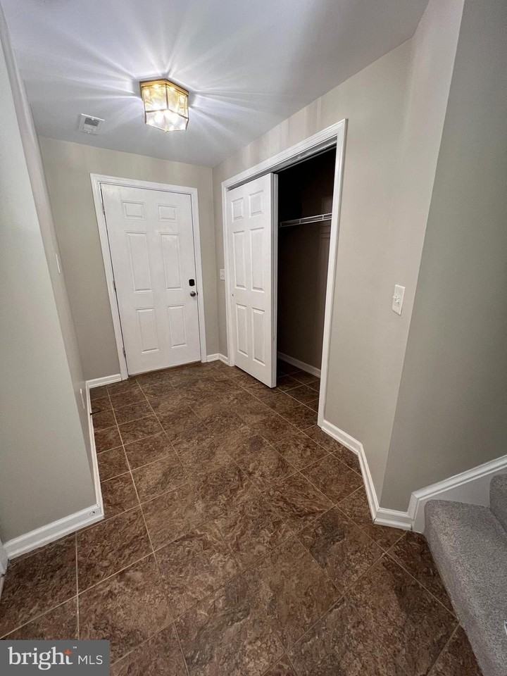 522 Kyle Dr - Photo 3 of 21