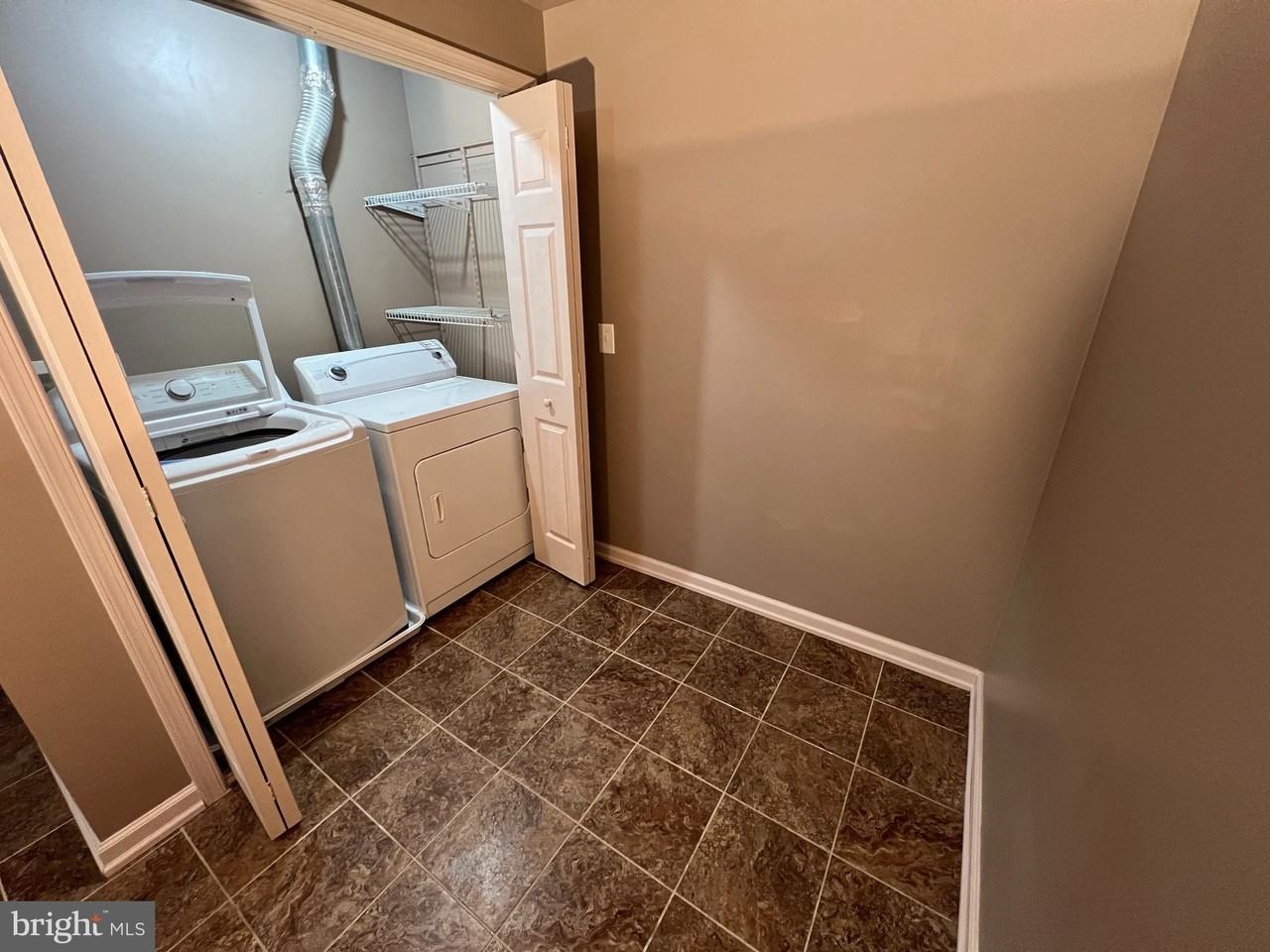 522 Kyle Dr - Photo 5 of 21