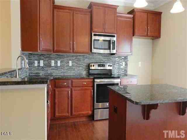 1404 Providence Green Ln - Photo 3 of 9