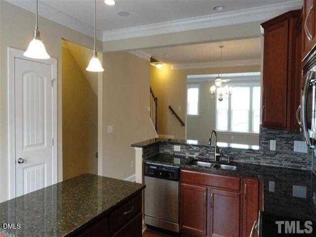 1404 Providence Green Ln - Photo 4 of 9