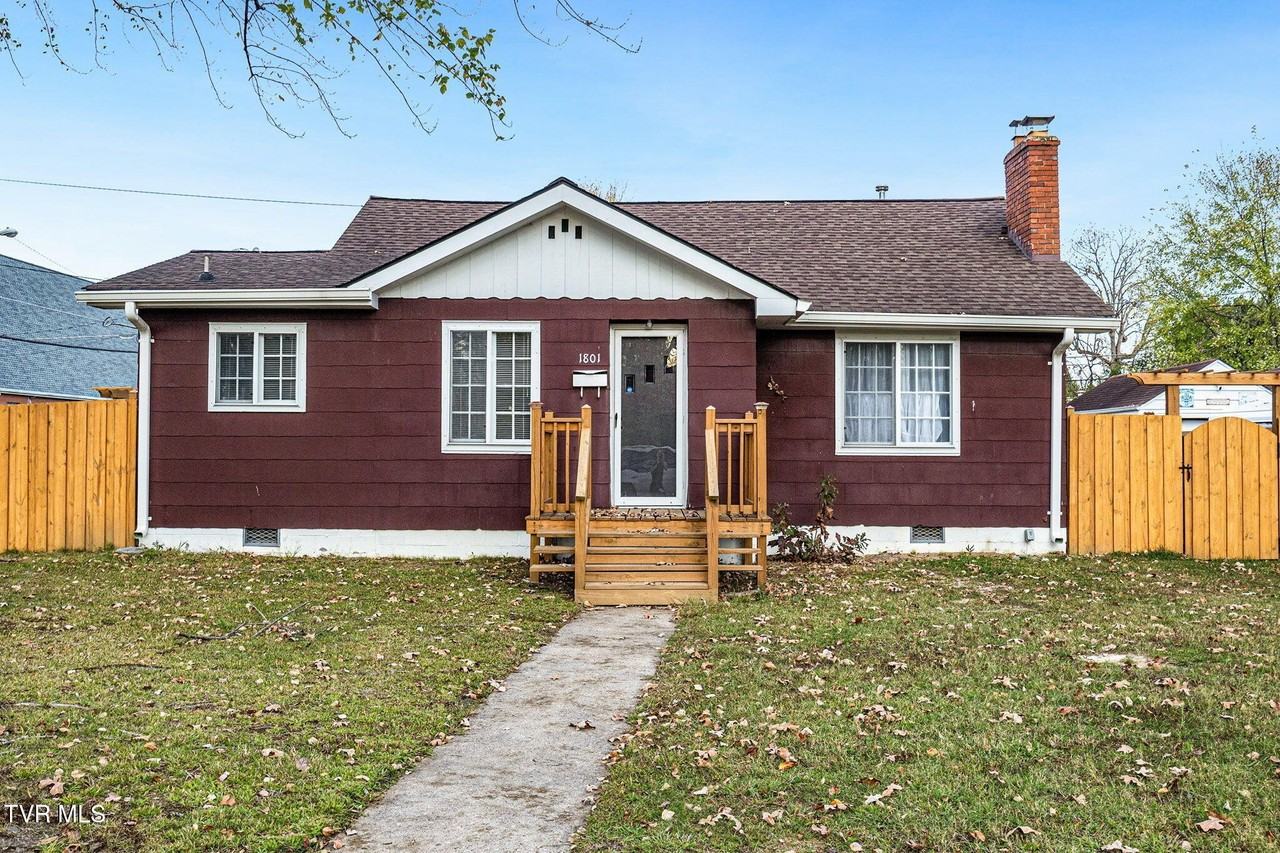 1801 Fairoaks Rd - Photo 2 of 32