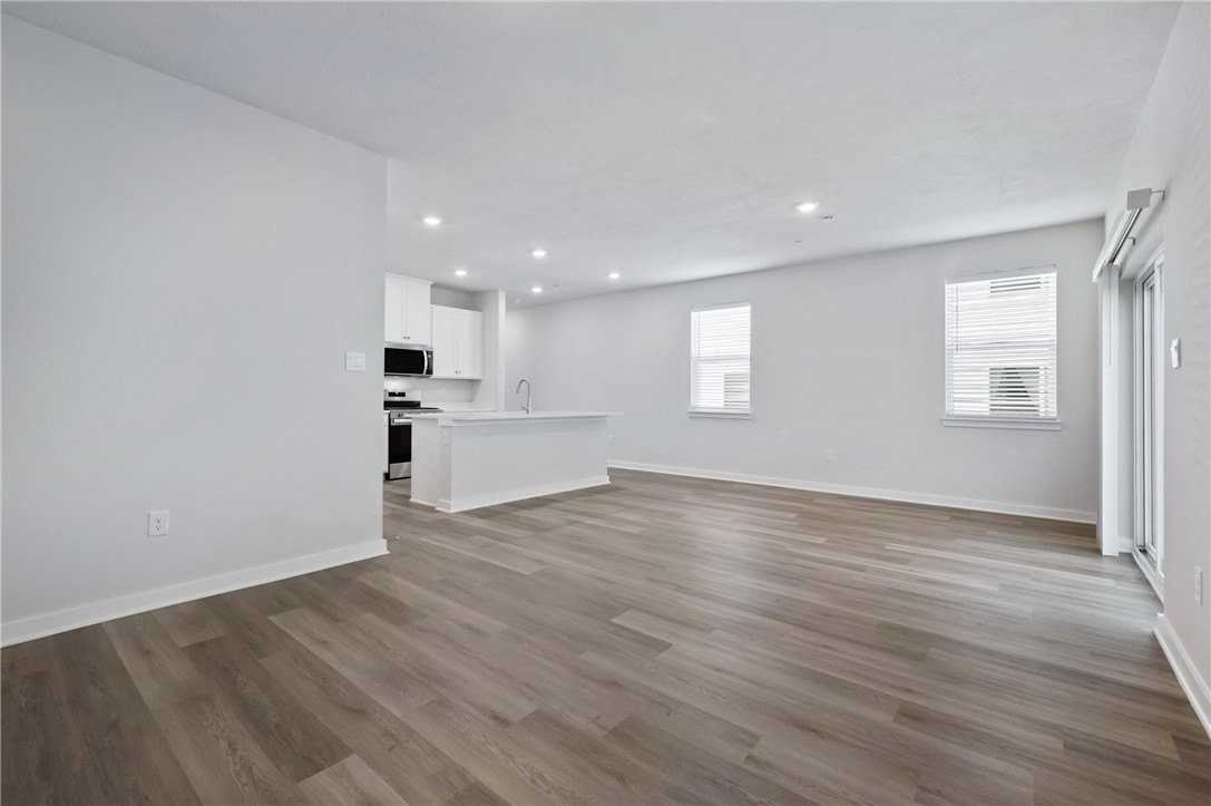 131 Scotland Ln - Photo 6 of 29