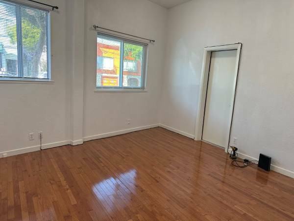 399 Templeton Ave - Photo 3 of 9