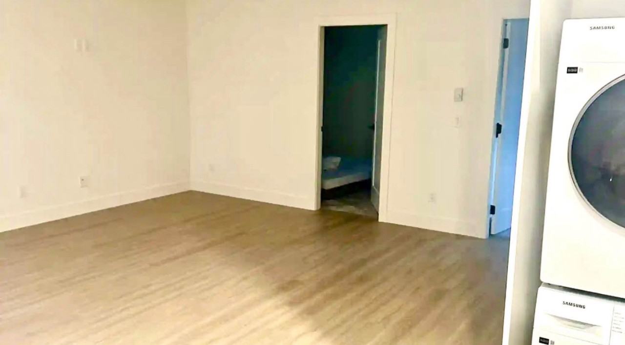 20205 42A Ave - Photo 2 of 7