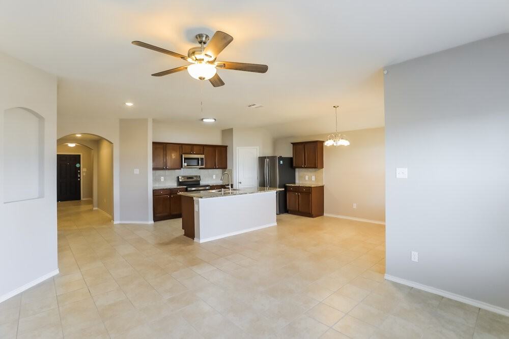 806 Platinum Dr - Photo 3 of 19