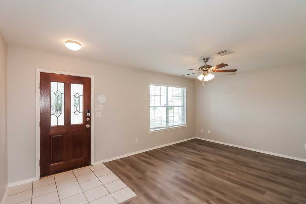 21103 Bridge Springs Ln - Photo 5 of 17