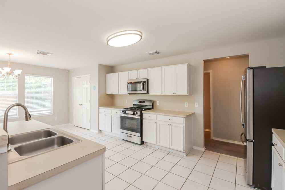 21103 Bridge Springs Ln - Photo 7 of 17