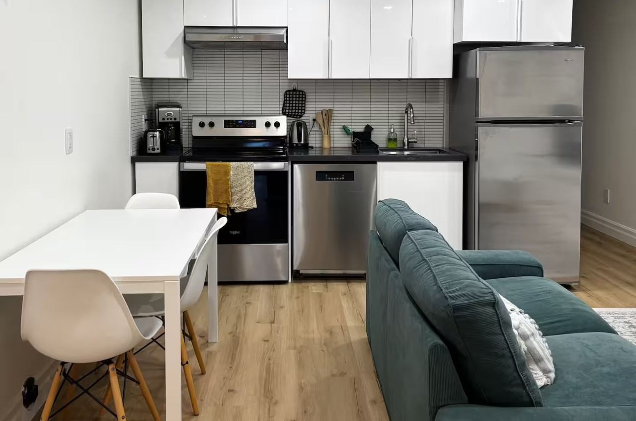 123 Chester Avenue Basement - Photo 2 of 12