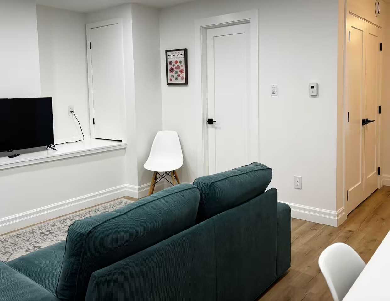 123 Chester Avenue Basement - Photo 3 of 12