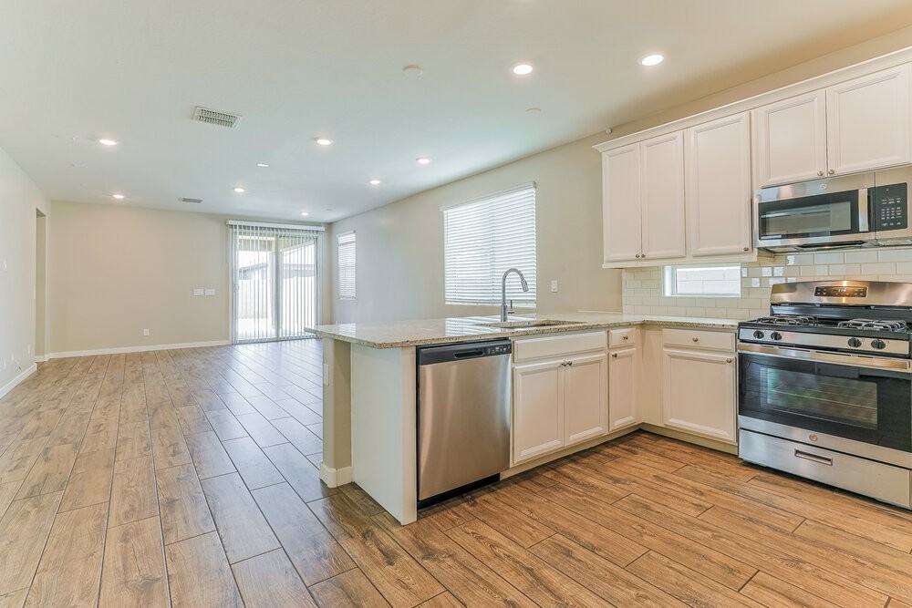 289 W Tamarack Dr - Photo 4 of 16