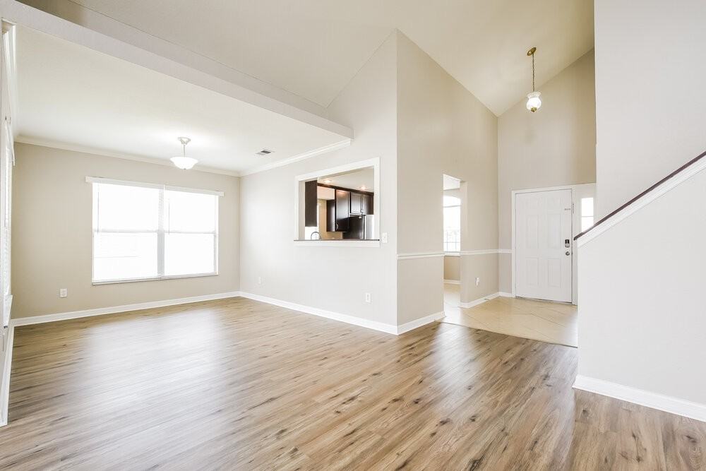 10051 Sandbar St - Photo 6 of 17