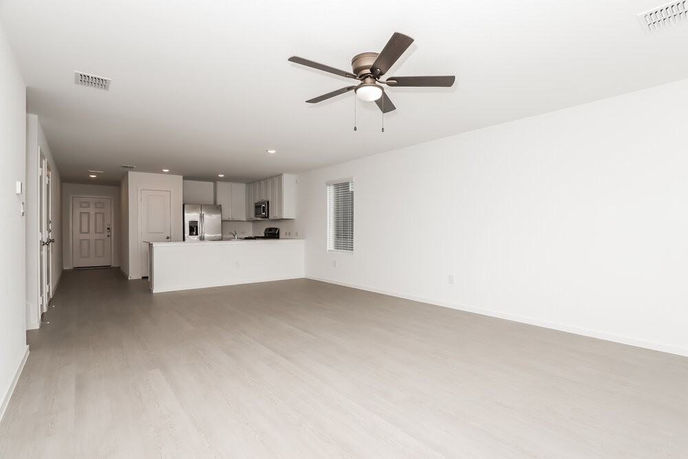 261 Amy Aly - Photo 5 of 17