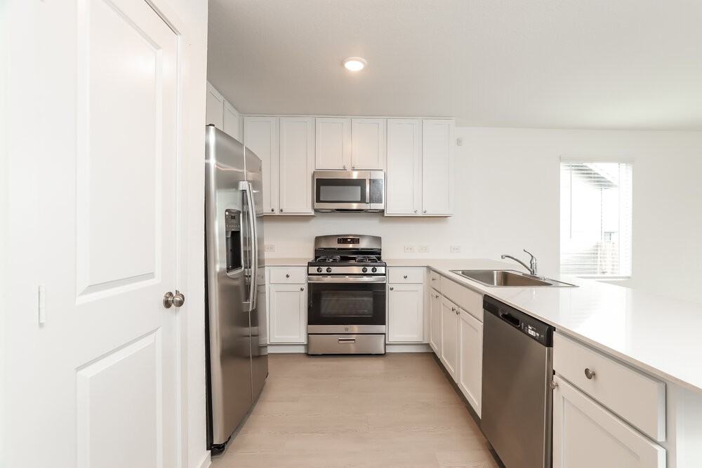 261 Amy Aly - Photo 7 of 17