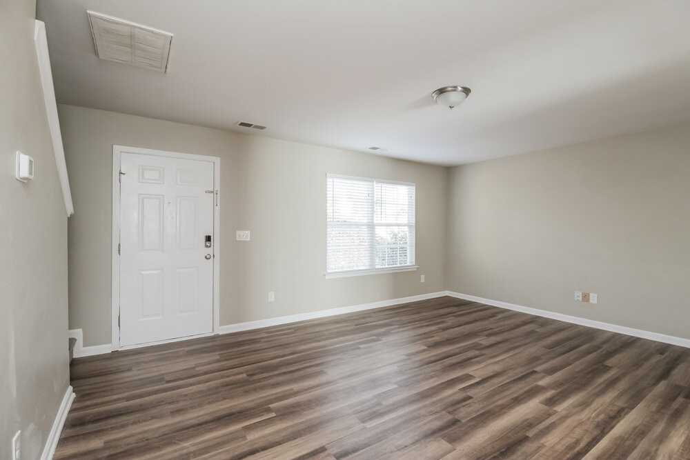 3920 Glory St - Photo 6 of 21